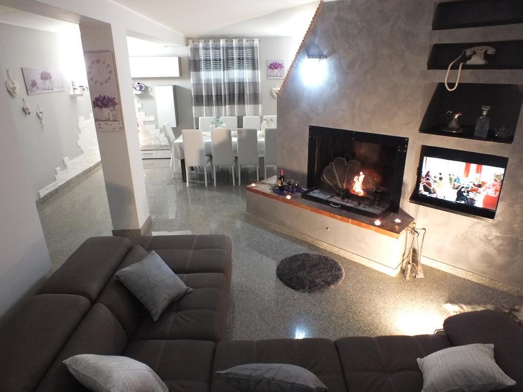 Villa Serena Asyż Zewnętrze zdjęcie