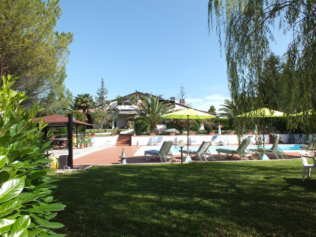 Villa Serena Asyż Zewnętrze zdjęcie